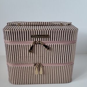 Vince Camuto Vanity Case